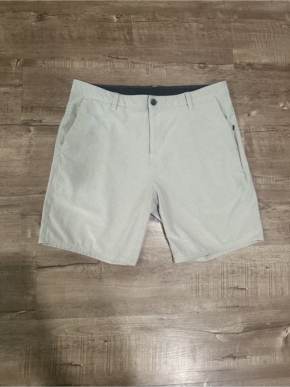 Vuori Aim Shorts 8” inseam (Sand/Khaki) - 36 waist